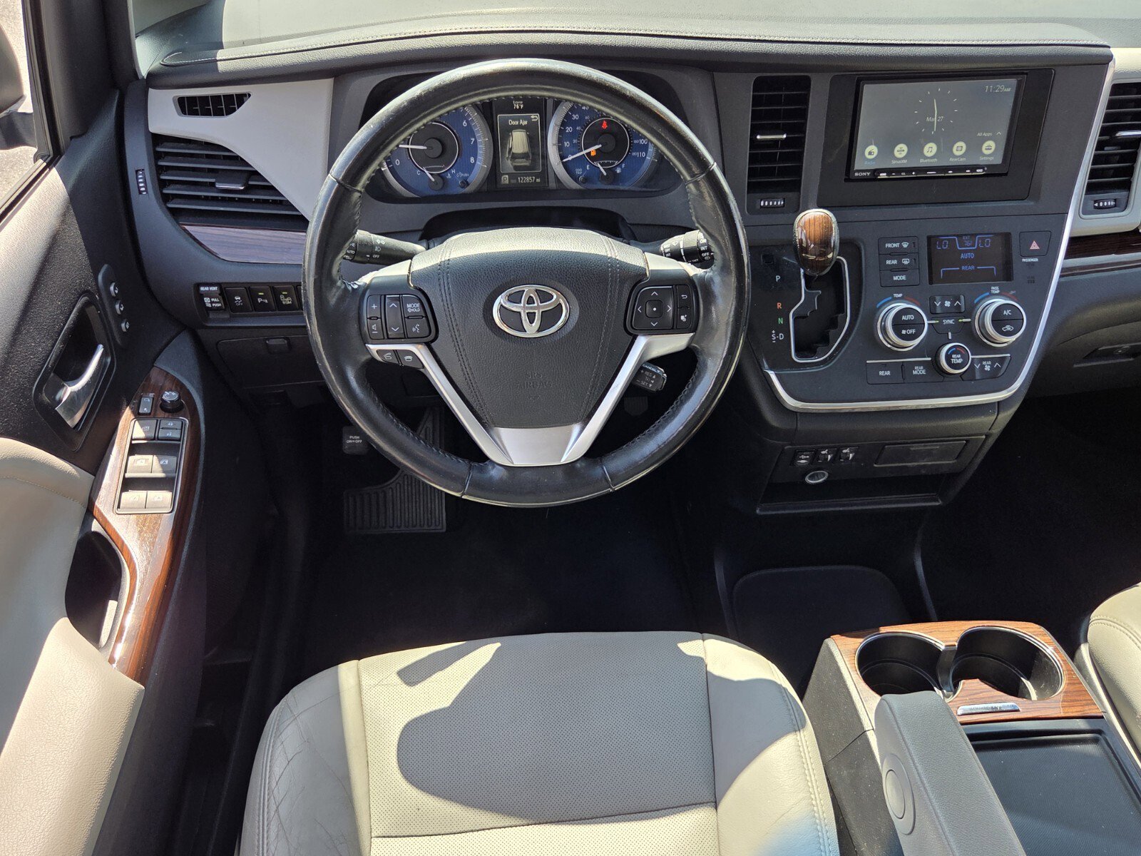 Used 2015 Toyota Sienna Limited image 14