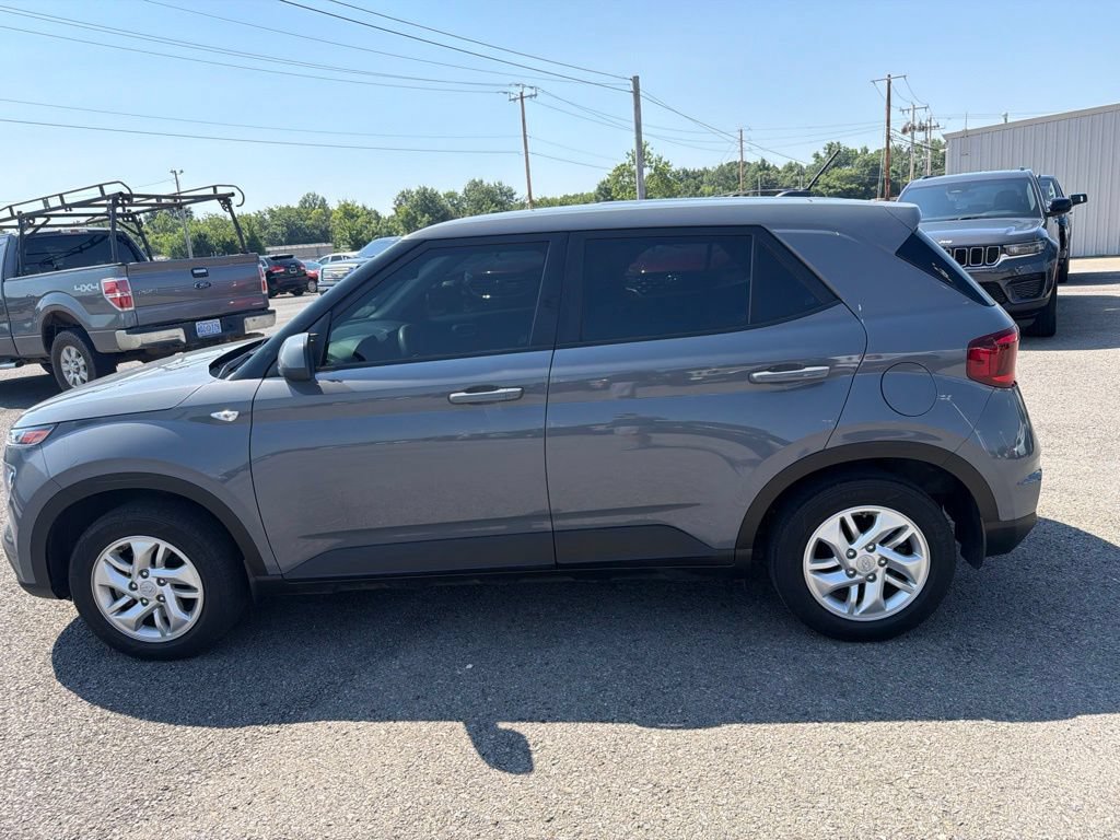 Used 2023 Hyundai Venue SE FWD image 6