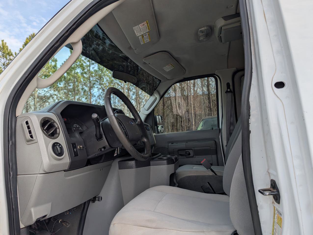 Used 2011 Ford E-350 and Econoline 350 XLT image 13