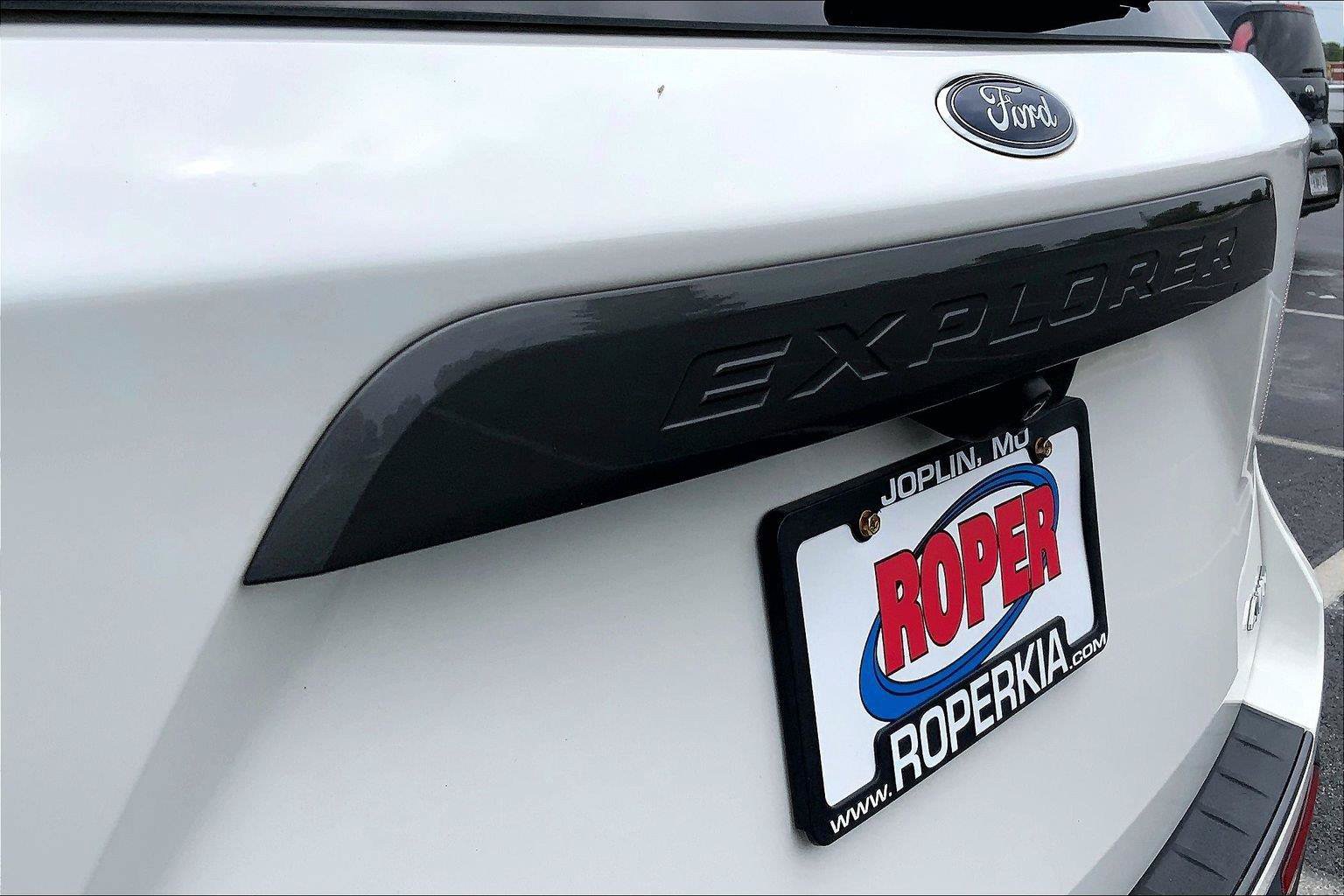Used 2022 Ford Explorer XLT w/ Equipment Group 202A AWD/4WD image 32