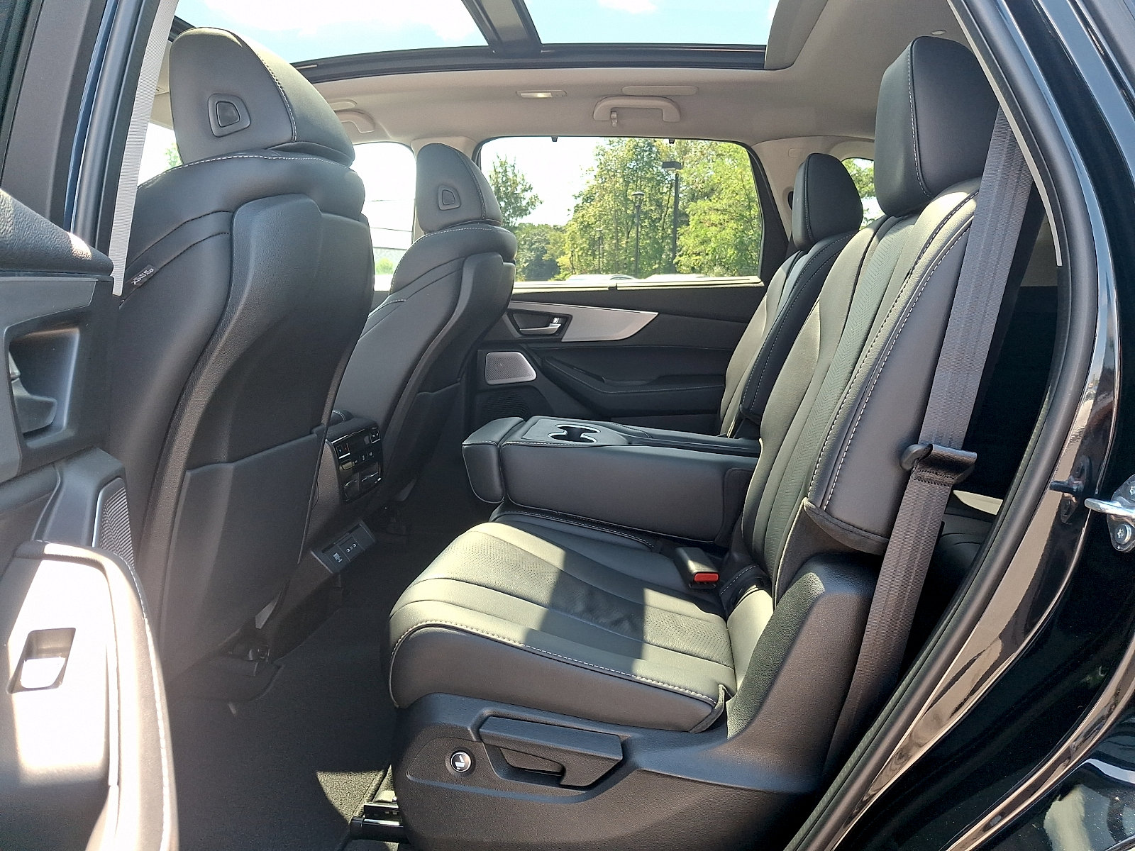 Certified 2026 Acura MDX w/ Technology Package FWD image 10