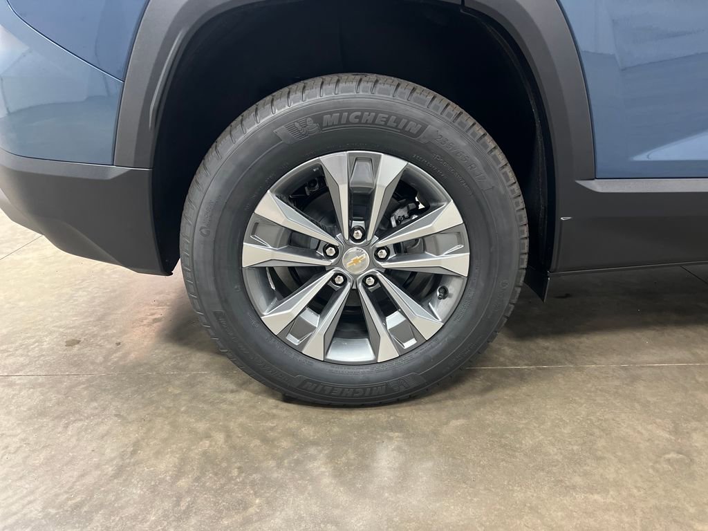 New 2026 Chevrolet Equinox LT w/ Convenience Package II AWD/4WD image 9