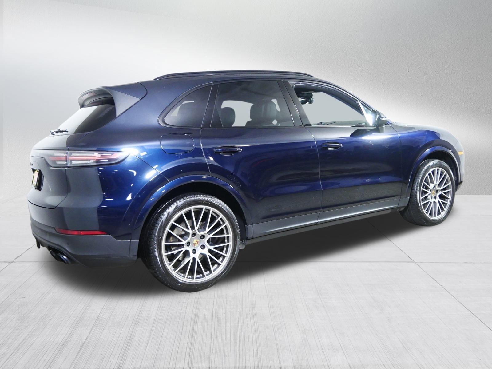 Used 2022 Porsche Cayenne Platinum Edition image 7