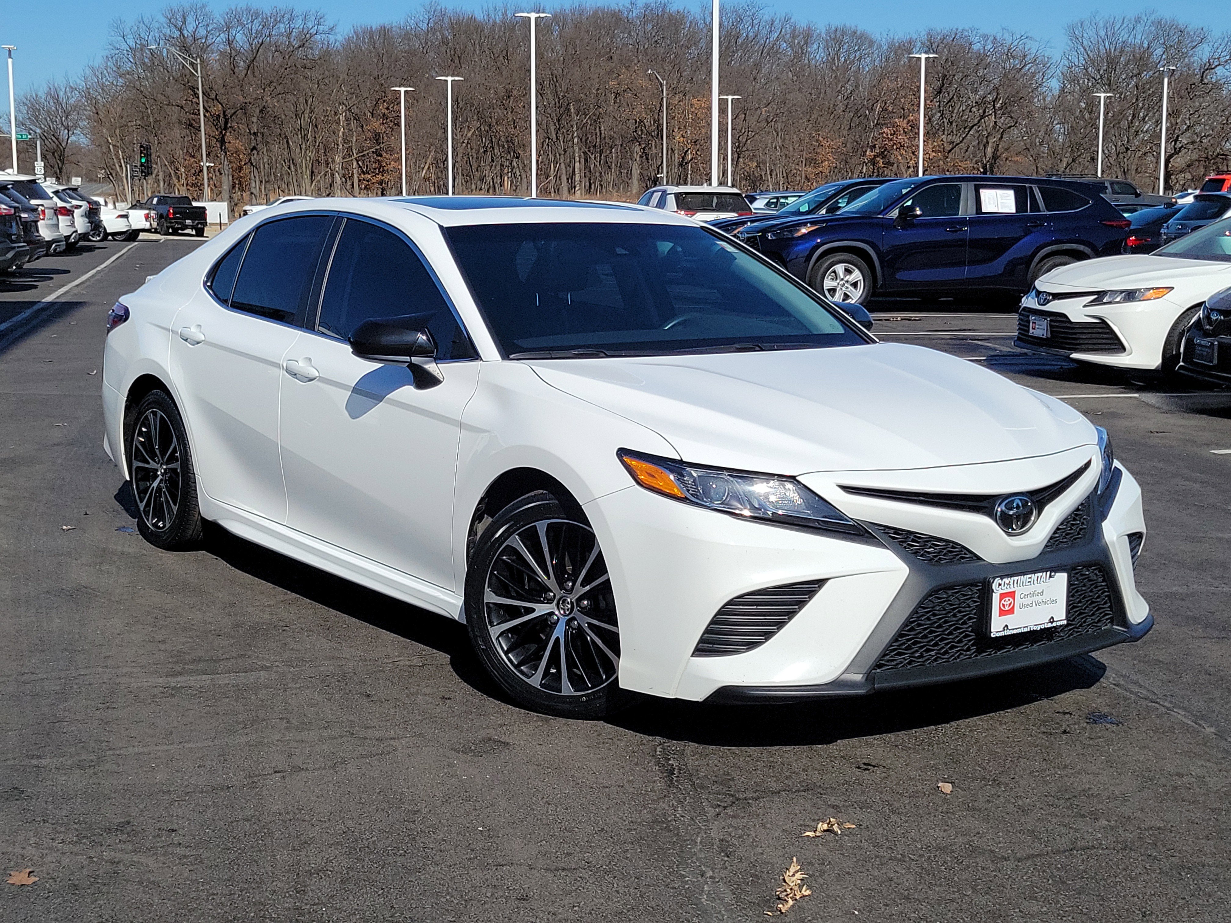 Certified 2018 Toyota Camry SE w/ Moonroof Package image 32