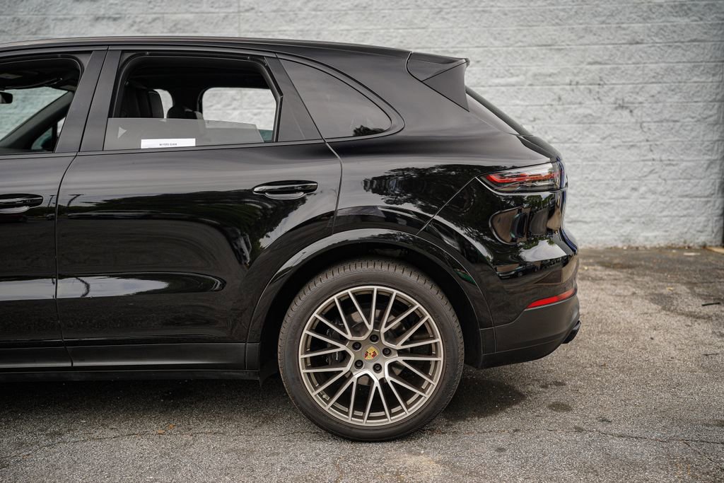 Used 2022 Porsche Cayenne Platinum Edition image 12