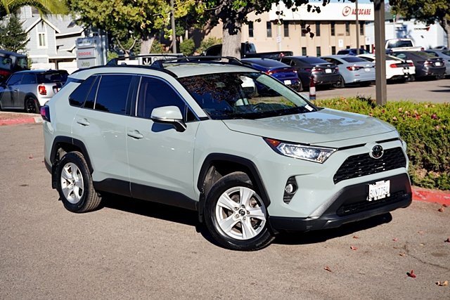 Used 2021 Toyota RAV4 XLE image 3
