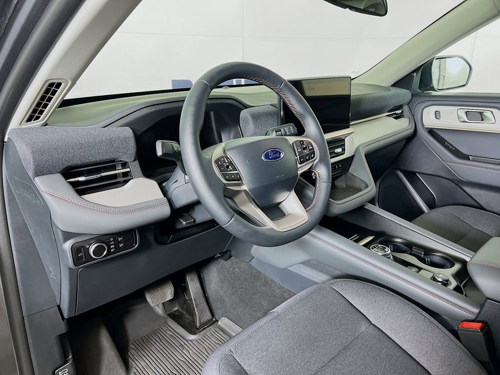 Used 2025 Ford Explorer Active image 12