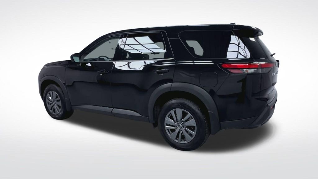 Used 2025 Nissan Pathfinder S image 6
