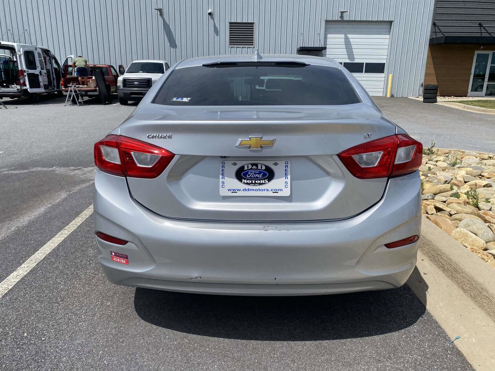 Used 2017 Chevrolet Cruze LT FWD image 6