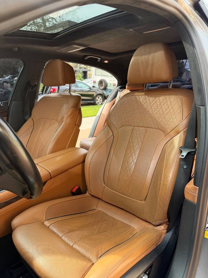 Used 2018 BMW 750i image 17