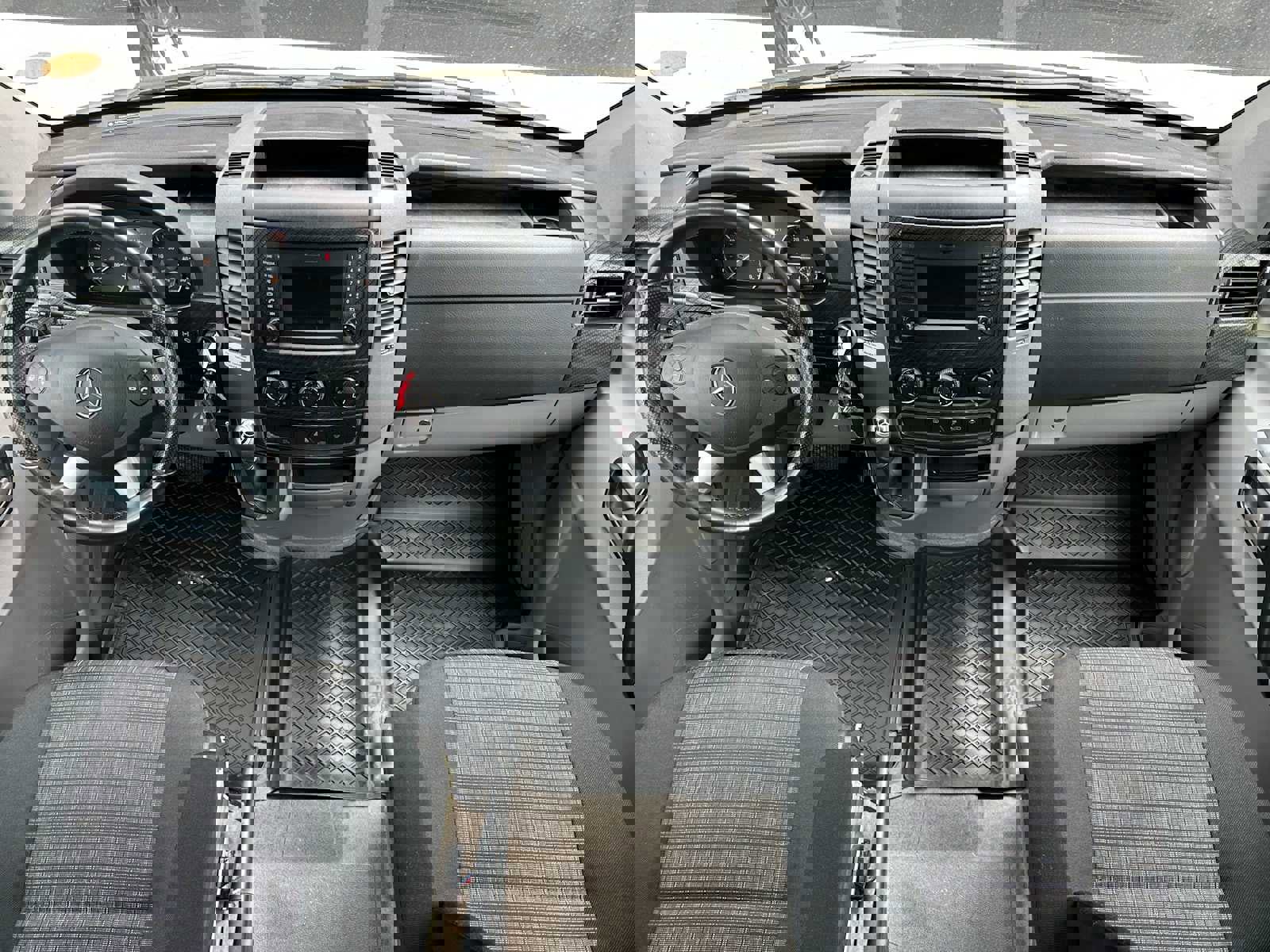 Used 2018 Mercedes-Benz Sprinter 2500 image 21