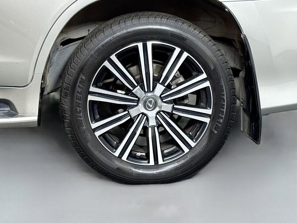 Used 2018 Lexus LX 570 4WD w/ Luxury Package image 9