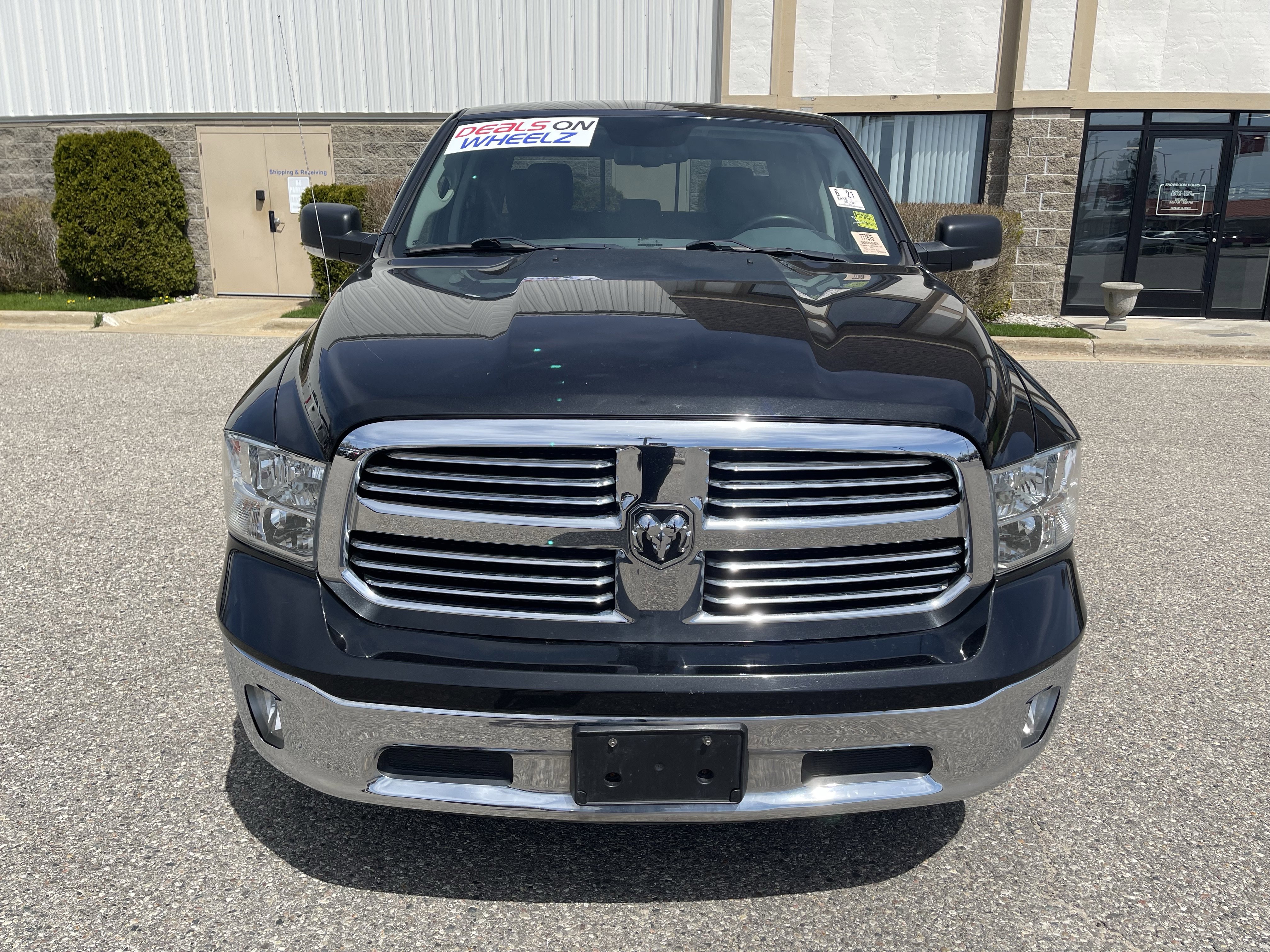 Used 2019 RAM 1500 Classic SLT w/ SLT Plus D￩cor Group AWD/4WD image 9