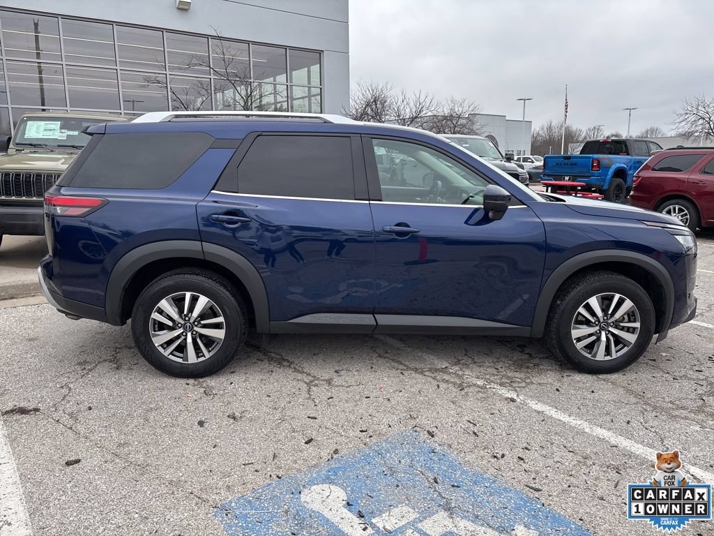 Used 2025 Nissan Pathfinder SL FWD image 35