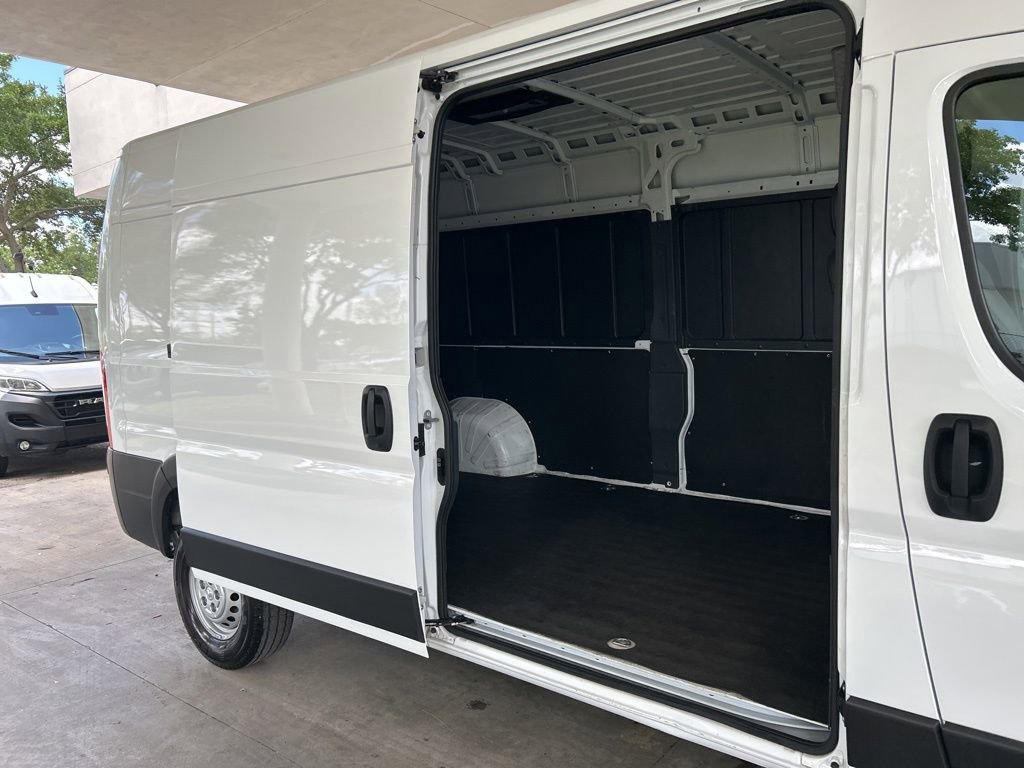 Used 2025 RAM ProMaster 2500 w/ Convenience Group FWD image 26