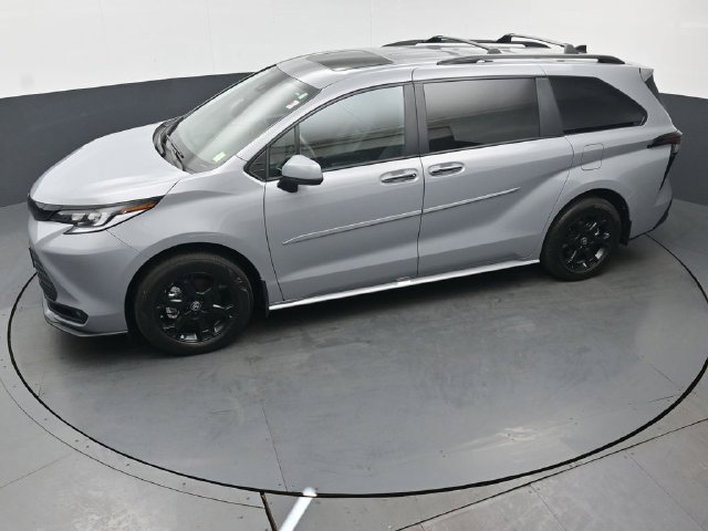 Used 2025 Toyota Sienna XLE Woodland Edition AWD/4WD image 46