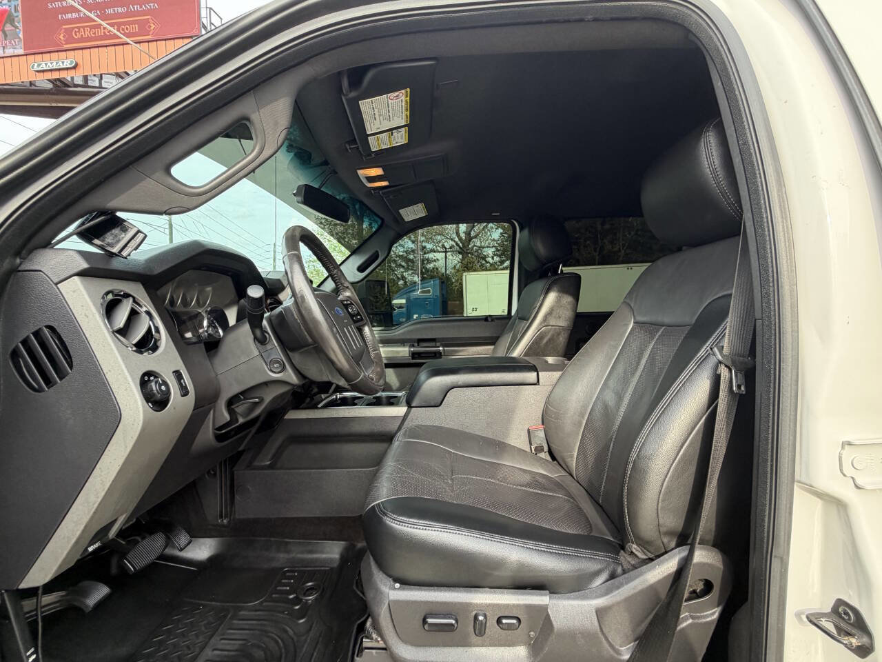 Used 2015 Ford F250 Lariat w/ Lariat Interior Package image 4