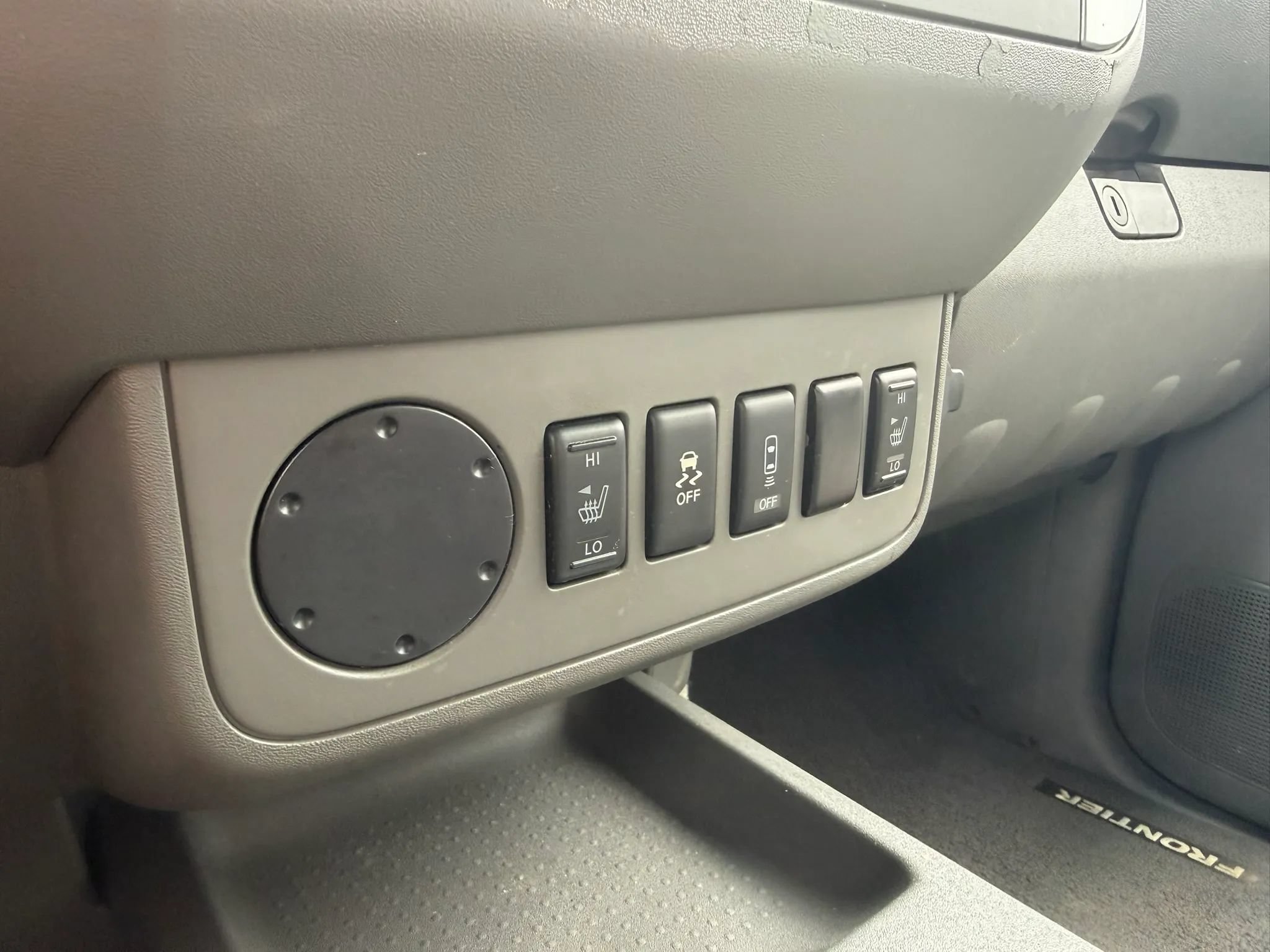 Used 2016 Nissan Frontier SV w/ SV Value Truck Package RWD image 16