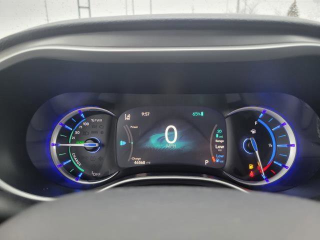 Used 2024 Chrysler Pacifica Select image 11