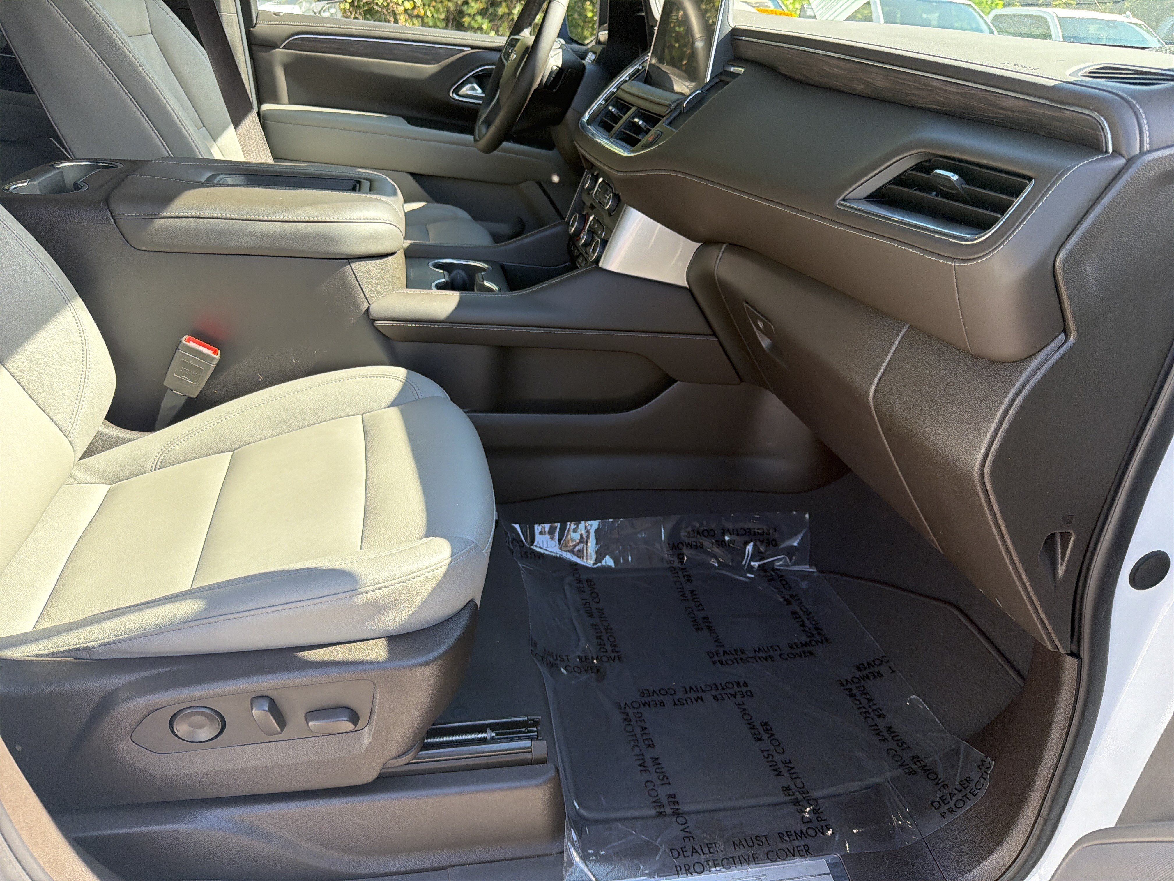 Used 2024 Chevrolet Suburban LT w/ Luxury Package AWD/4WD image 14
