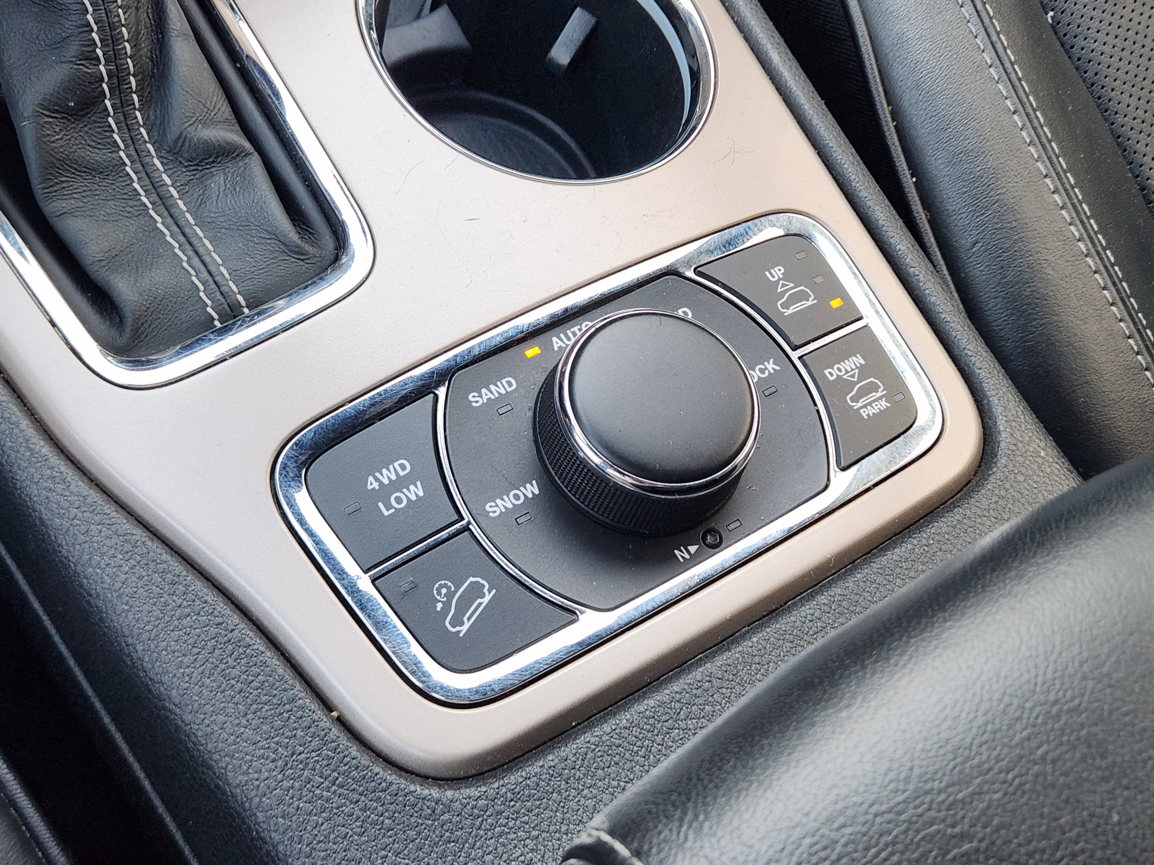 Used 2016 Jeep Grand Cherokee Overland image 19