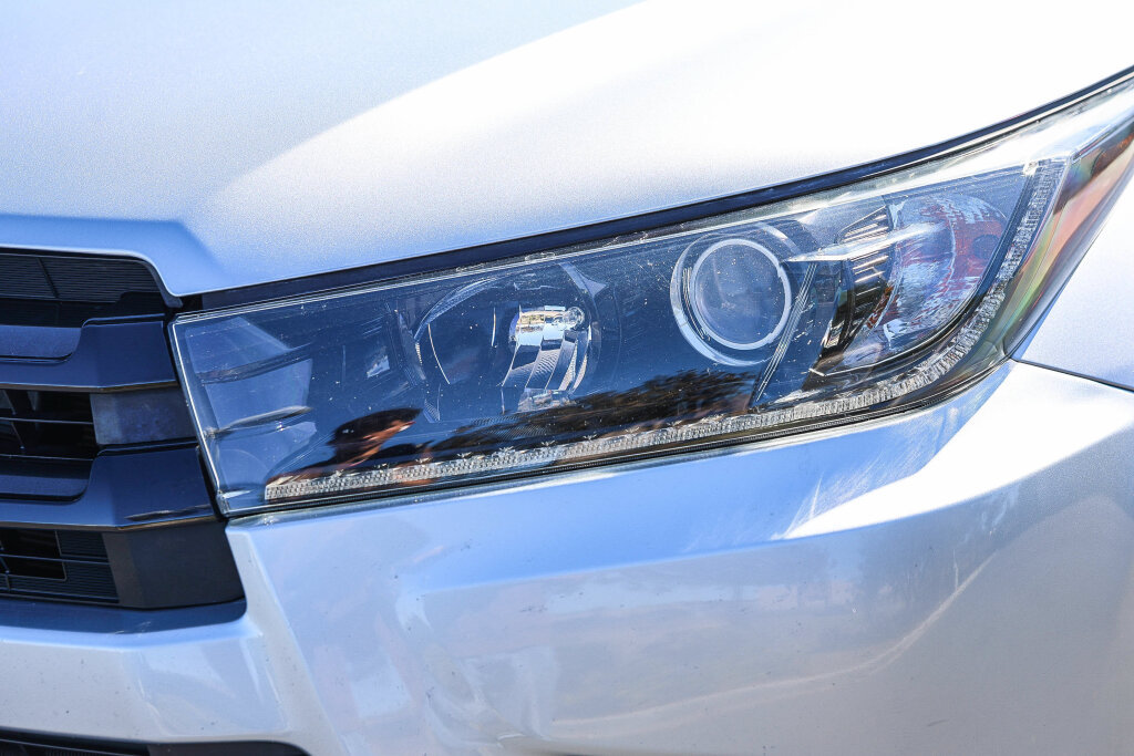 Used 2019 Toyota Highlander SE FWD image 23