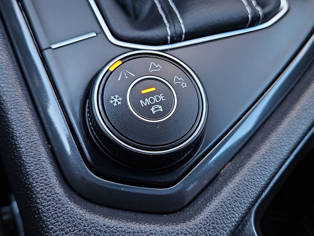 Used 2022 Volkswagen Tiguan SEL R-Line image 18