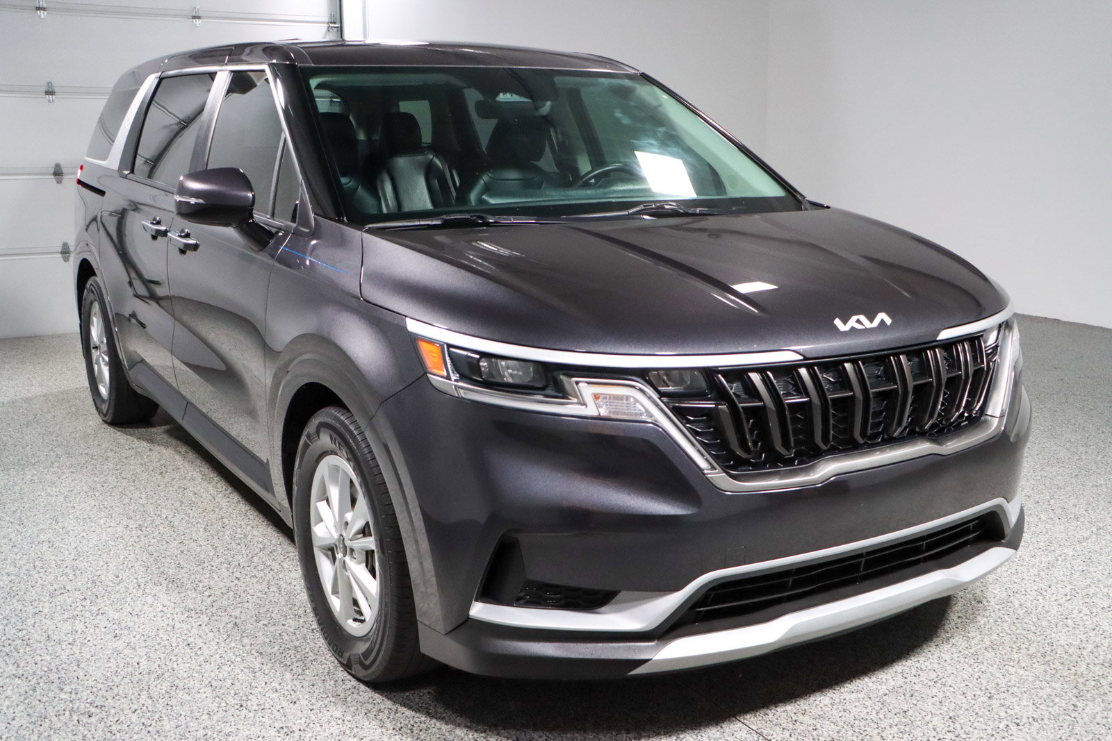 Used 2024 Kia Carnival LX image 5