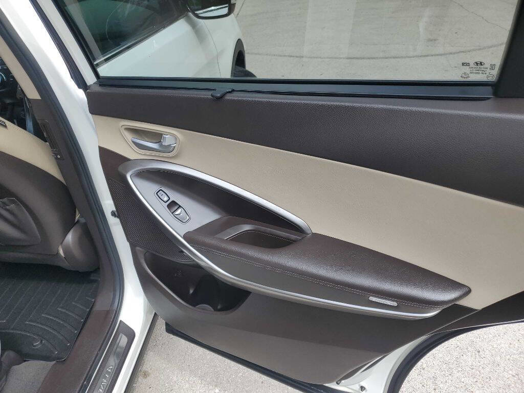 Used 2017 Hyundai Santa Fe Limited FWD image 25