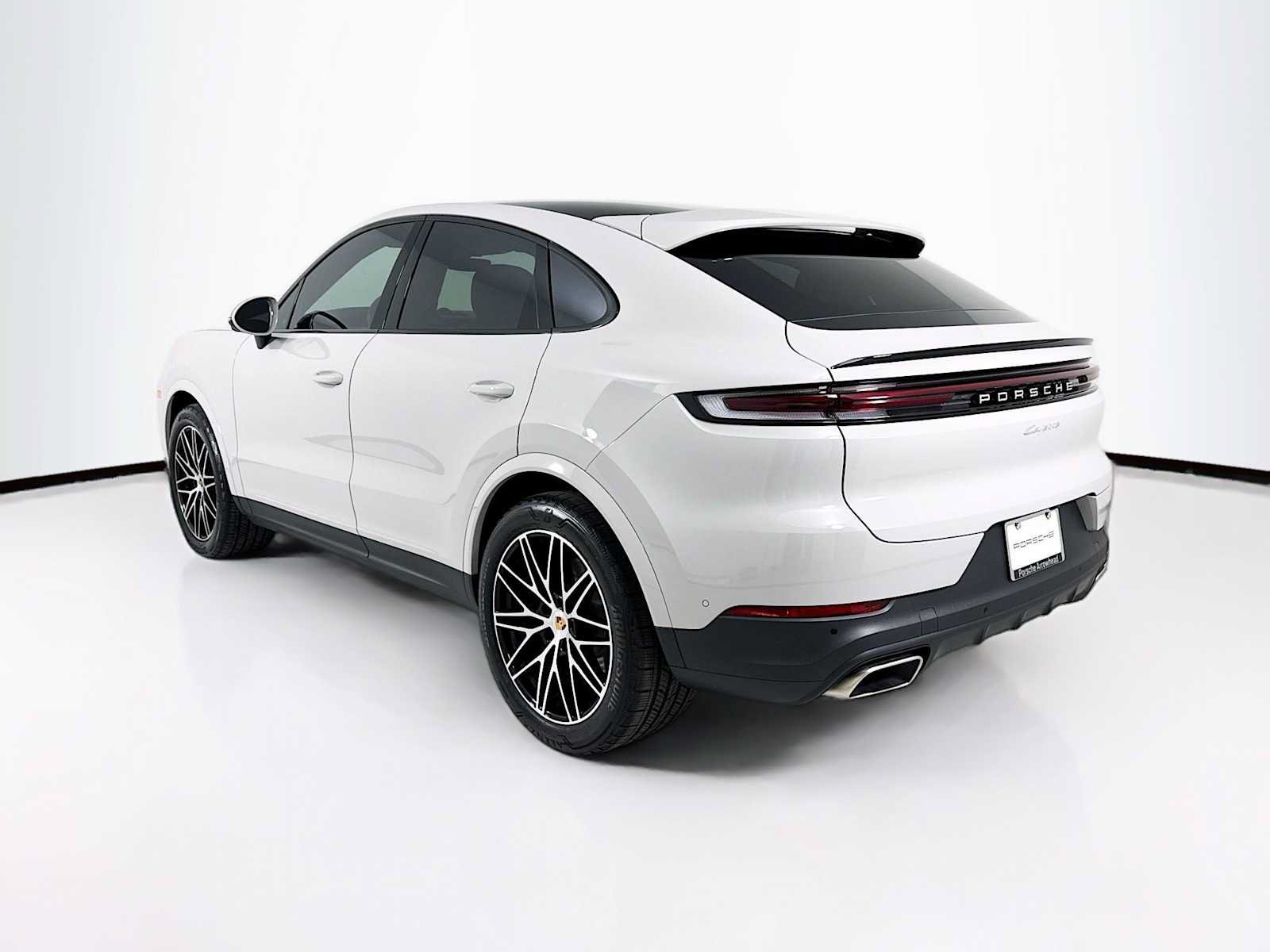 Certified 2025 Porsche Cayenne Coupe AWD/4WD image 3