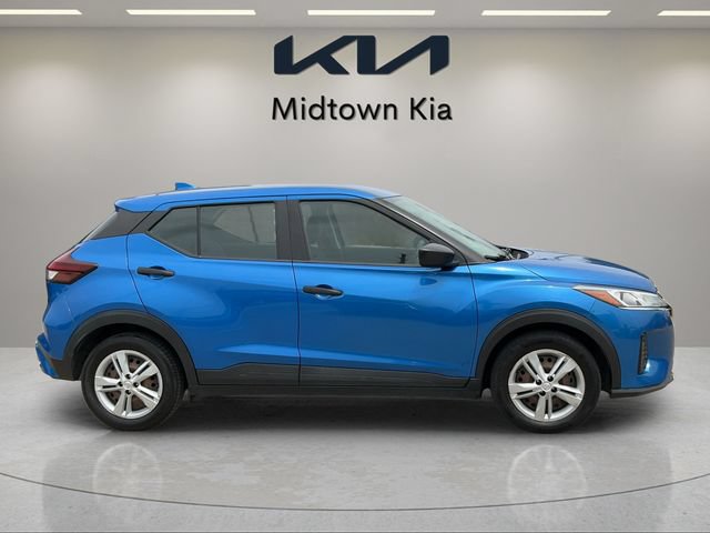 Used 2022 Nissan Kicks S FWD image 2