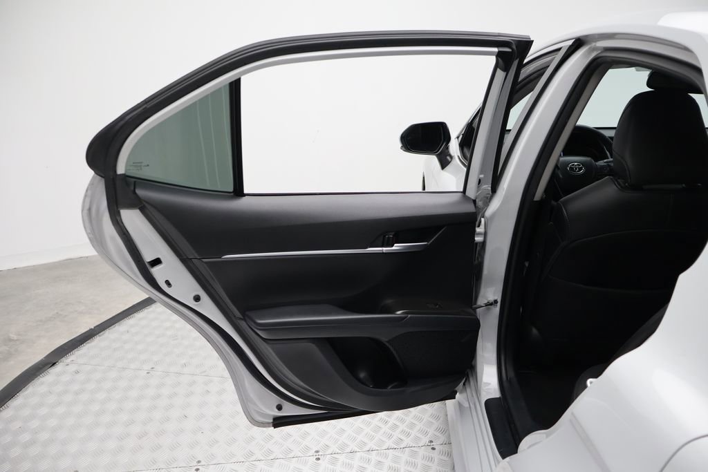 Used 2024 Toyota Camry SE w/ Convenience Package image 21