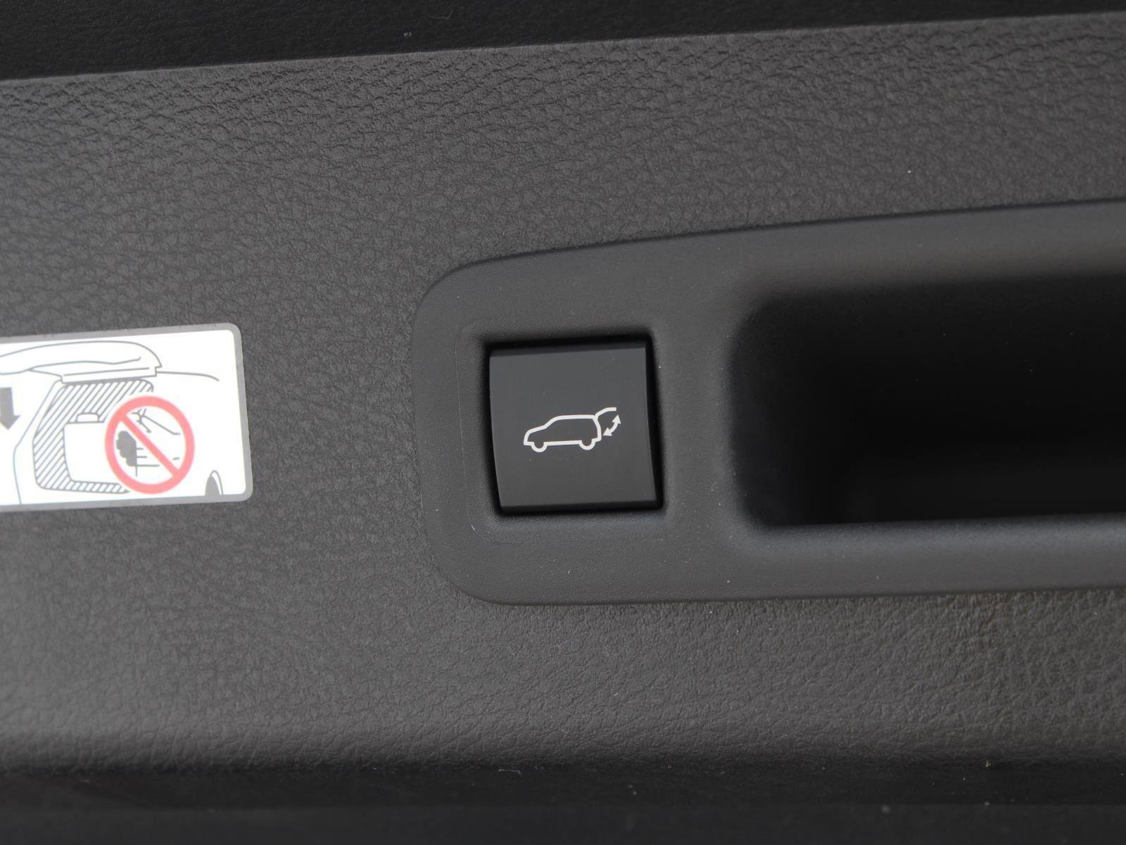 New 2026 Toyota Sienna LE AWD/4WD image 10