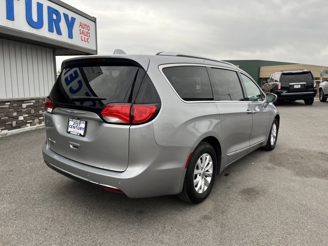 Used 2018 Chrysler Pacifica Touring-L image 15