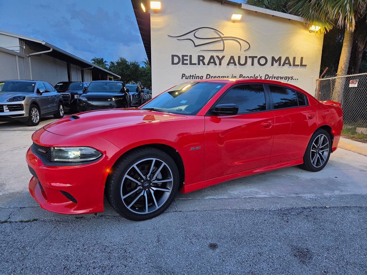 Used 2023 Dodge Charger R/T RWD image 4