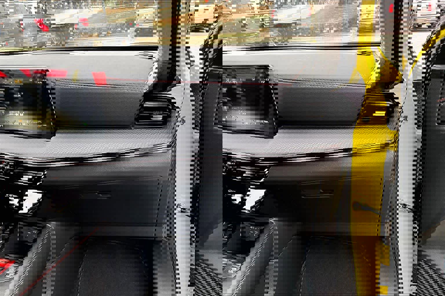 Used 2025 Nissan Kicks SR w/ Illumination Package image 18