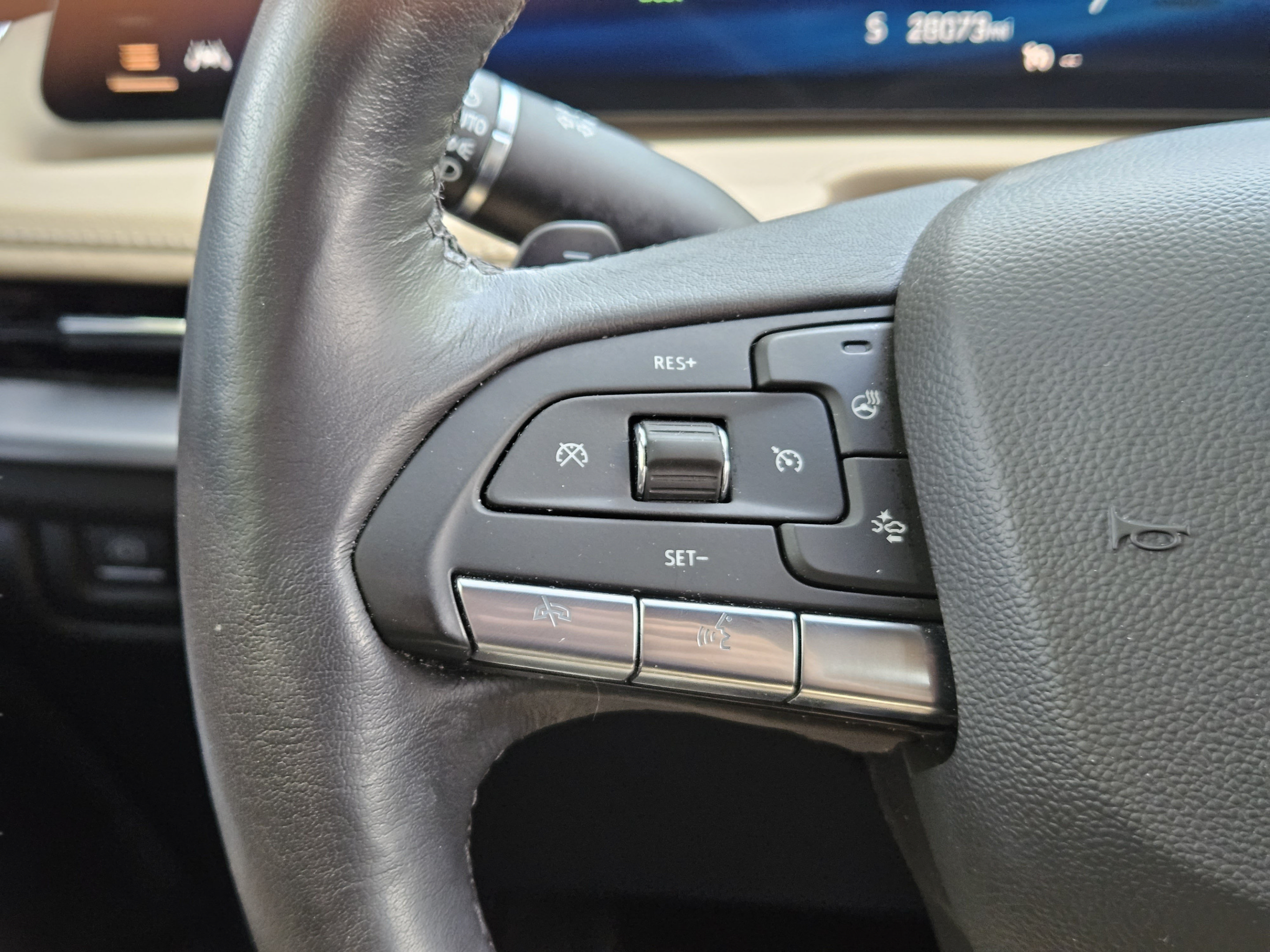 Used 2024 Cadillac XT4 Luxury w/ Cold Weather Package FWD image 20