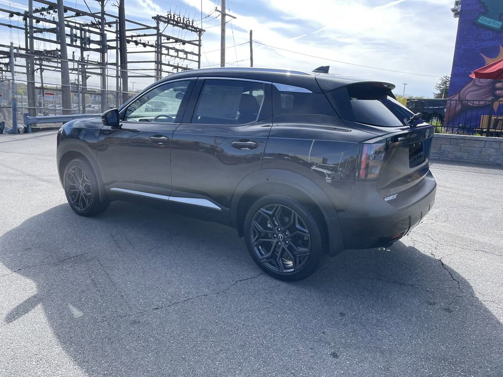 Used 2025 Nissan Kicks SR w/ SR Premium Package AWD/4WD image 3