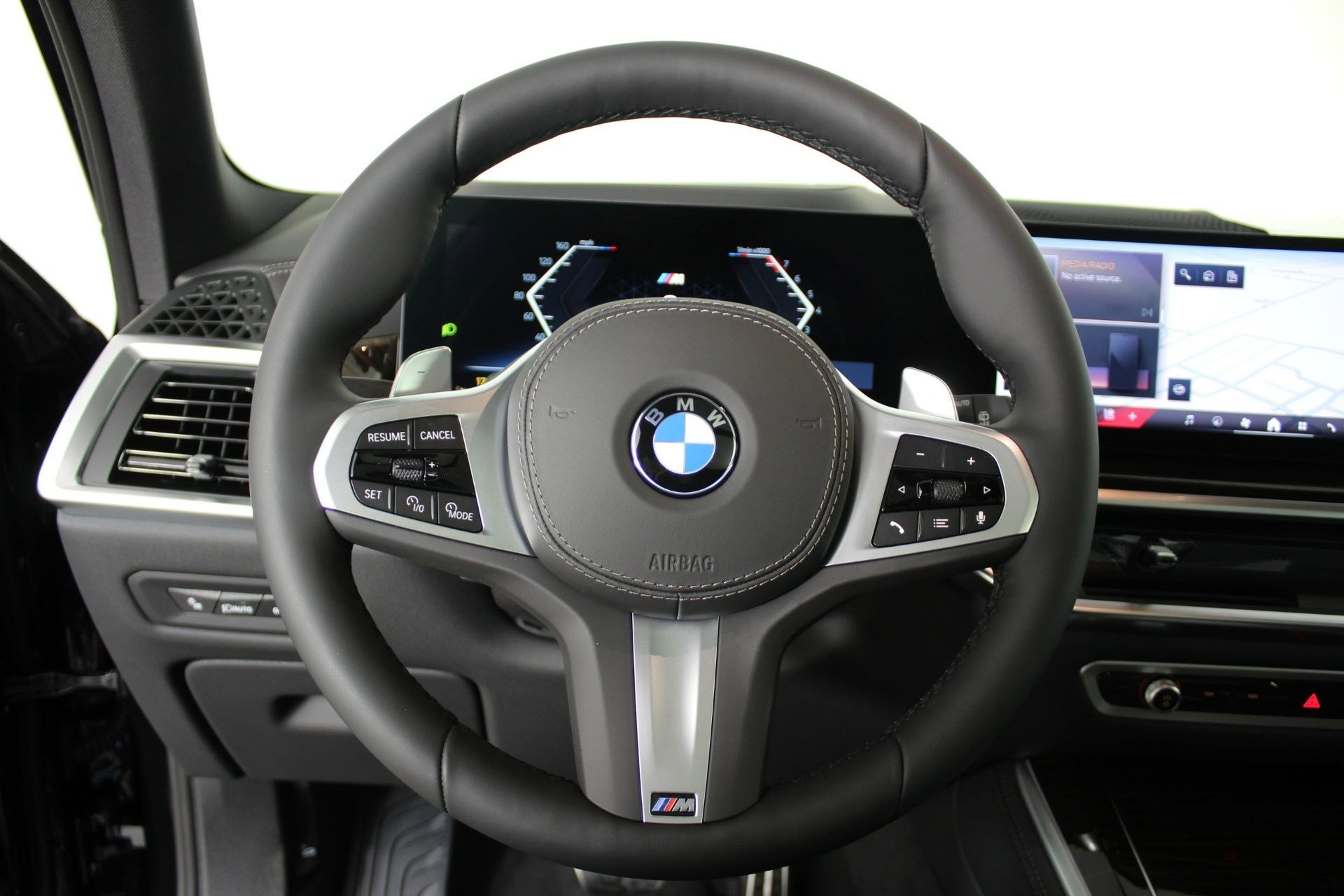 New 2026 BMW X5 xDrive40i w/ M Sport Package AWD/4WD image 14