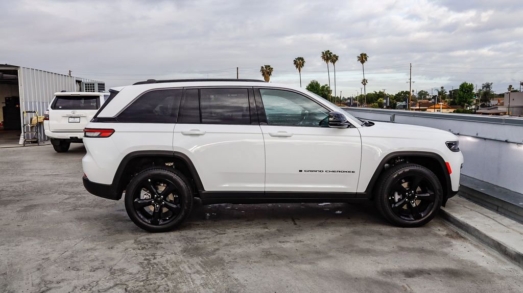 New 2026 Jeep Grand Cherokee Limited AWD/4WD image 13