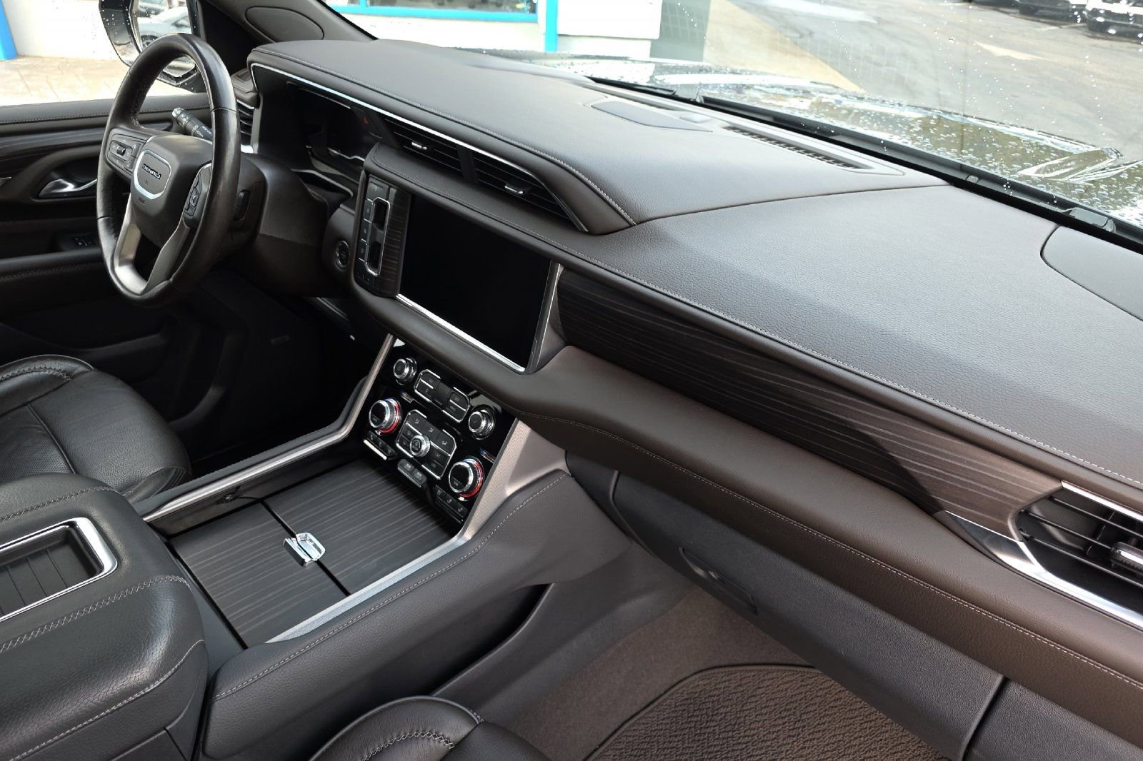 Used 2022 GMC Yukon Denali image 17