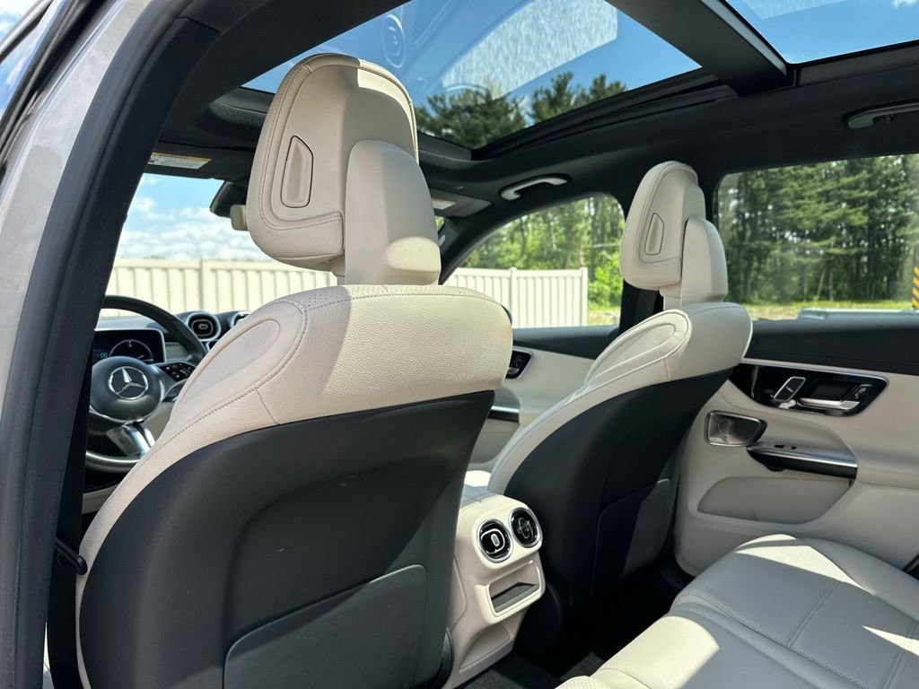 Used 2024 Mercedes-Benz GLC 300 4MATIC image 23