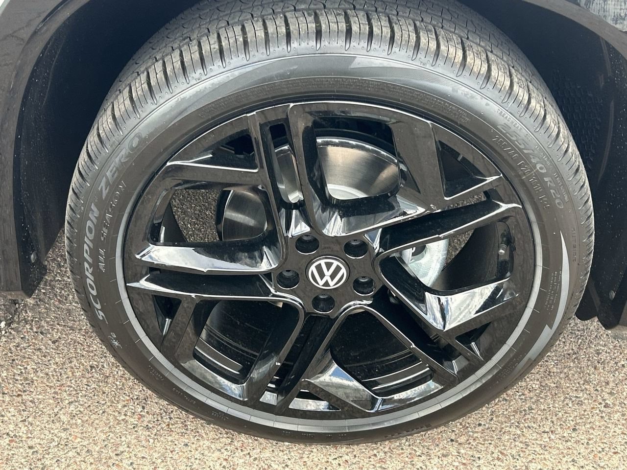 New 2026 Volkswagen Tiguan SE R-Line FWD image 6
