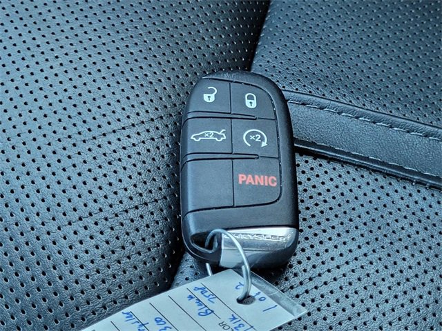 Used 2013 Chrysler 300 C image 31