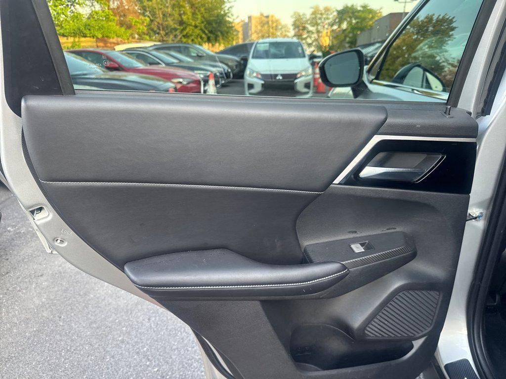 Used 2022 Mitsubishi Outlander SE AWD/4WD image 26