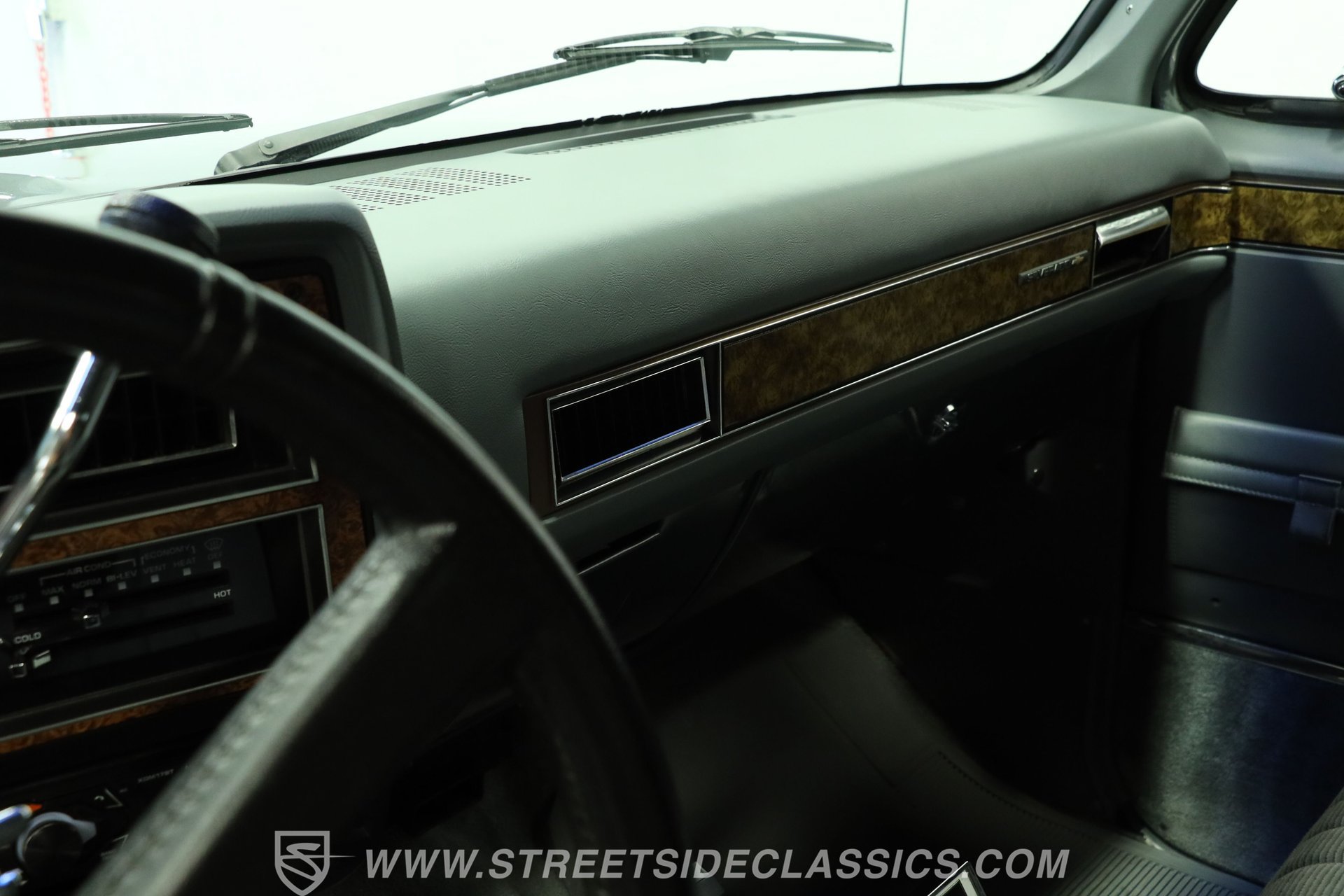 Used 1990 Chevrolet Suburban 2500 RWD image 40