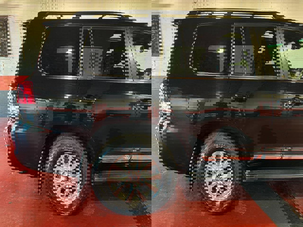 Used 2017 Toyota Land Cruiser image 6