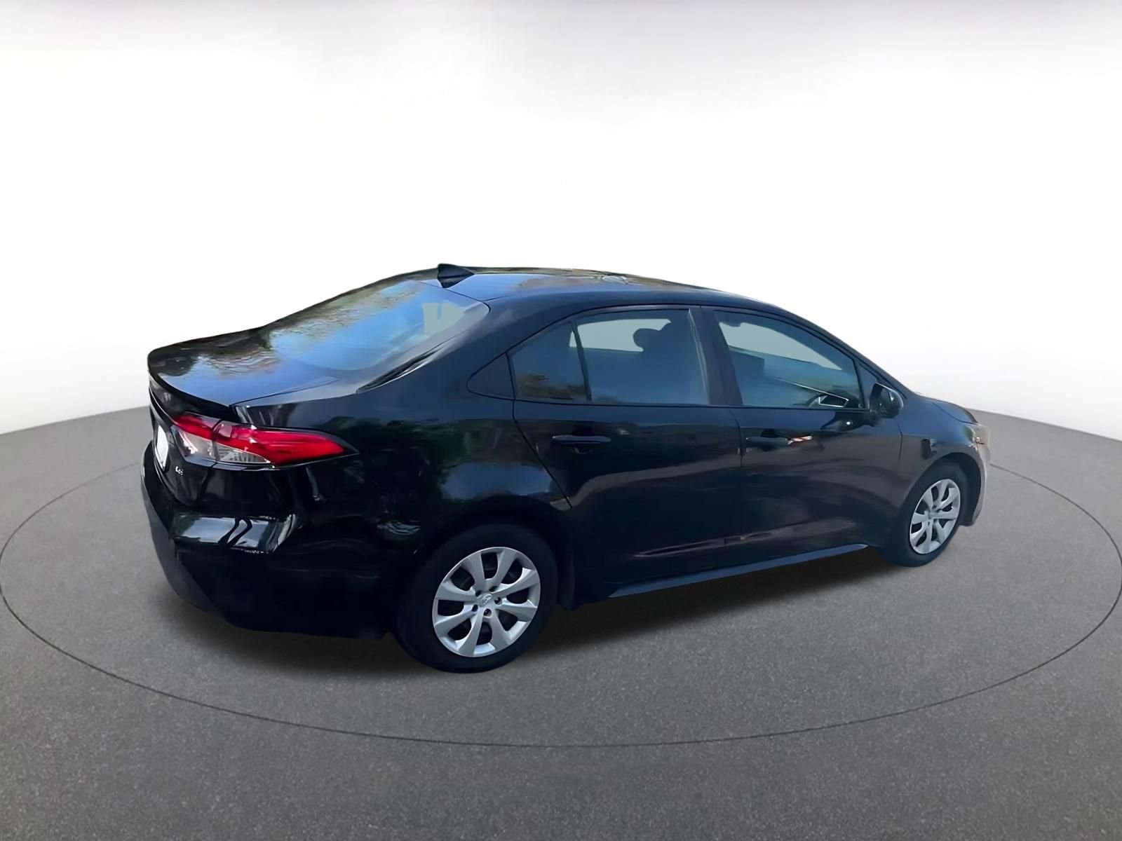 Used 2025 Toyota Corolla LE FWD image 12