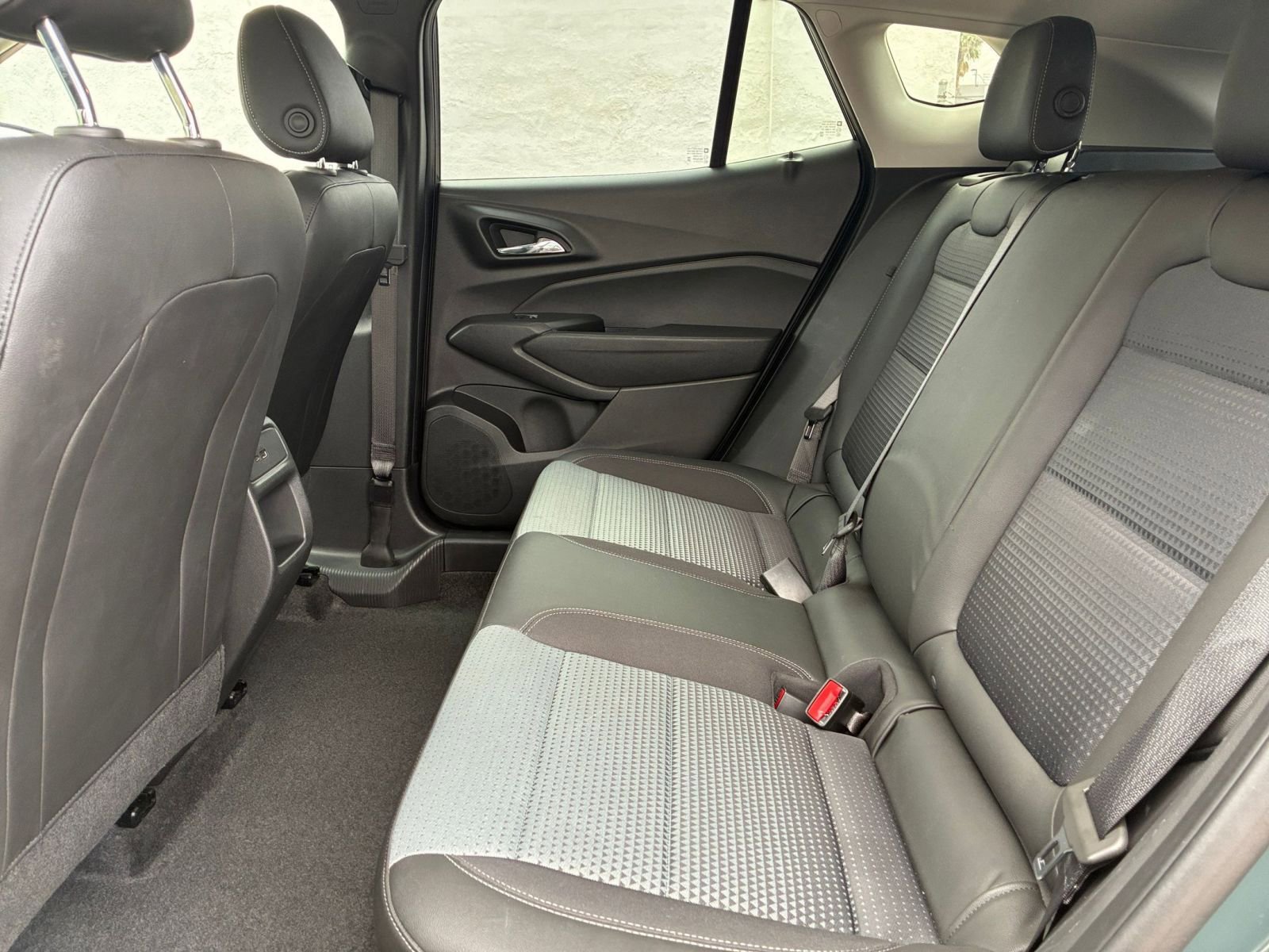 Used 2025 Chevrolet Trax LT w/ LT Convenience Package FWD image 24