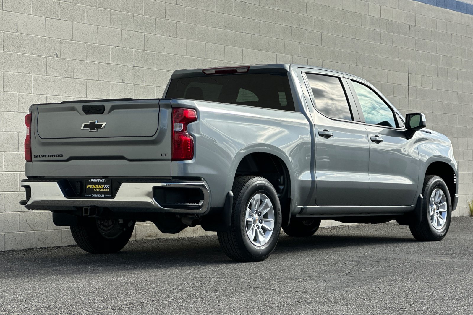 Used 2025 Chevrolet Silverado 1500 LT w/ LPO, Dark Essentials Package RWD image 4